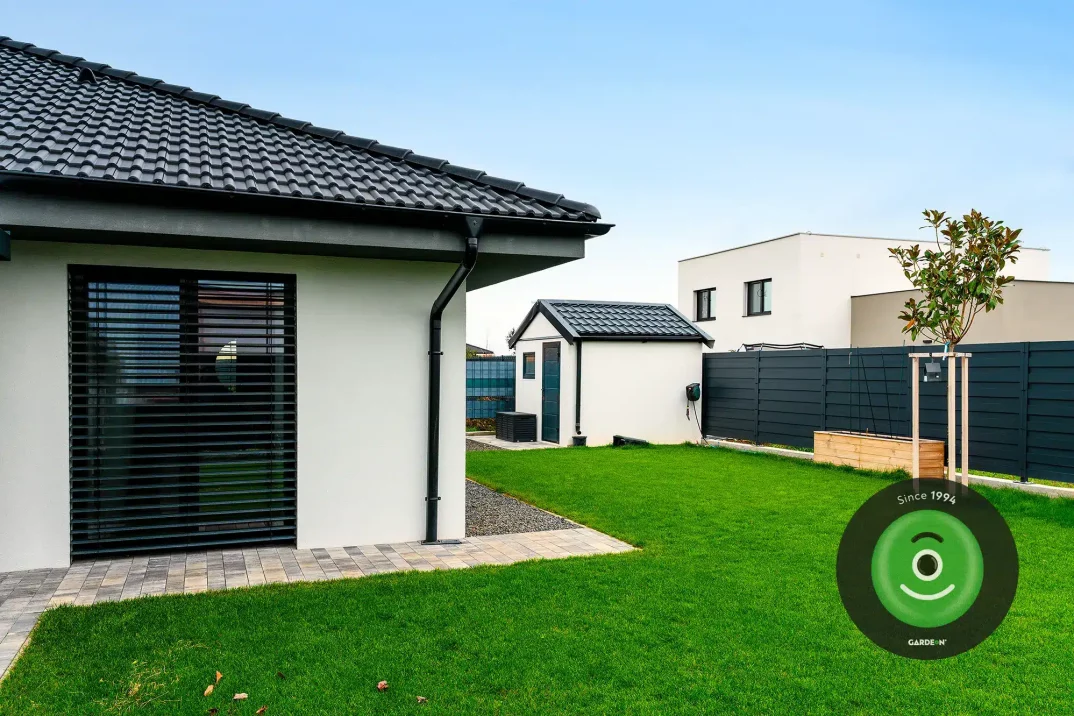 Montierte Gartenhütte GARDEON mit Zubehör in Farbe Anthrazit