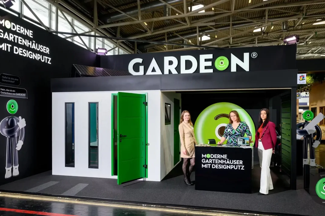 GARDEON Gartenhaus mit seitlicher Überdachung mit Kunden