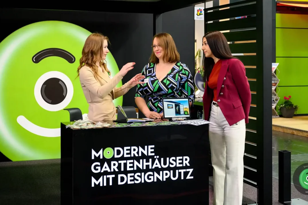 GARDEON Gartenhaus mit seitlicher Überdachung mit Kunden 2