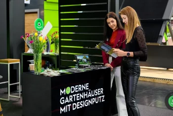 GARDEON Gartenhaus mit seitlicher Überdachung mit Kunden 4