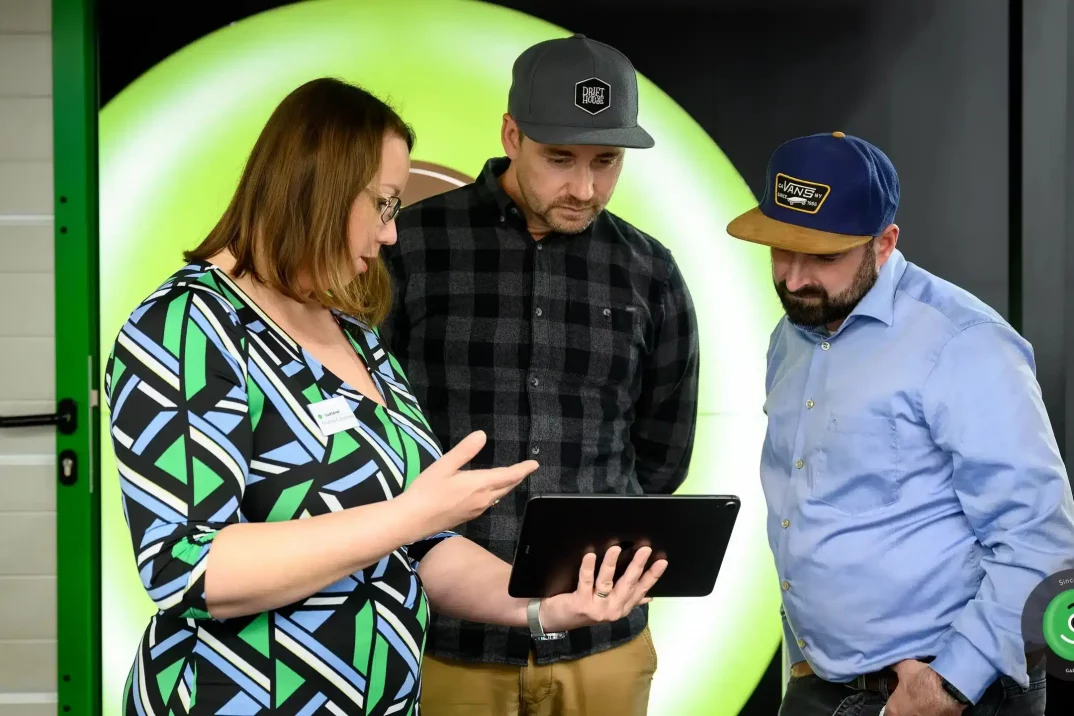 GARDEON Gartenhaus mit seitlicher Überdachung mit Kunden 5