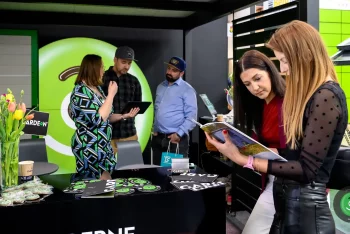 GARDEON Gartenhaus mit seitlicher Überdachung mit Kunden 7