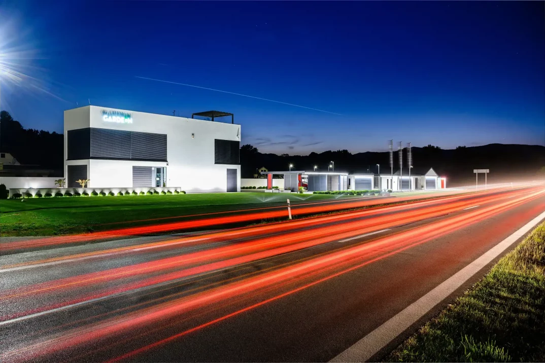 GARDEON showroom nacht