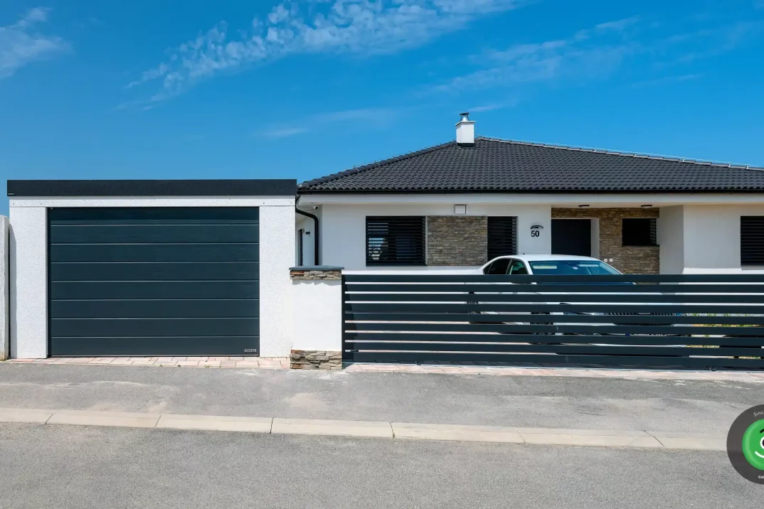 Vorgefertigte Garage GARDEON für einen PKW mit Pultdach 1