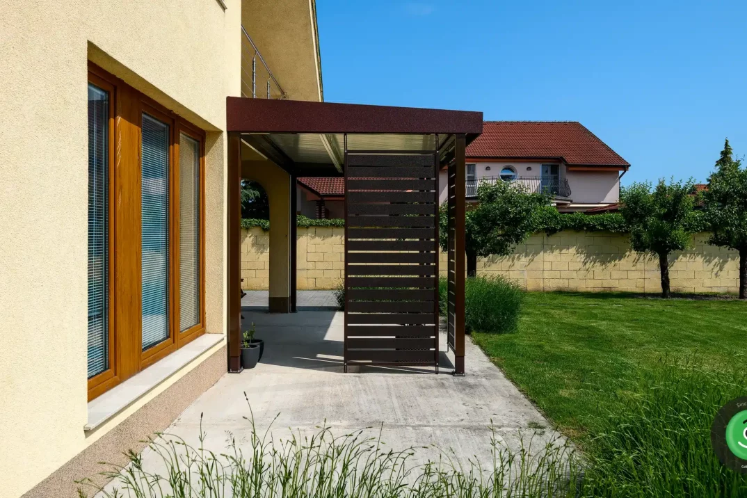 GARDEON-Pergola vor dem Haus 4