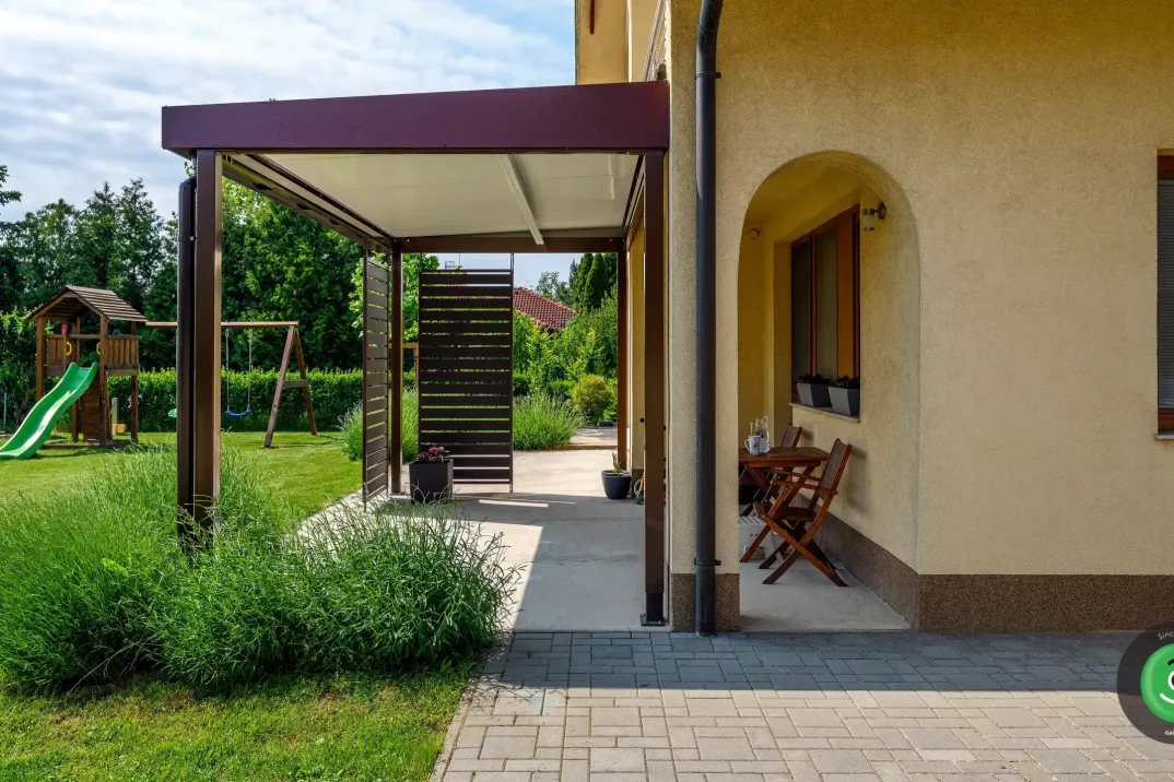 GARDEON-Pergola vor dem Haus 5