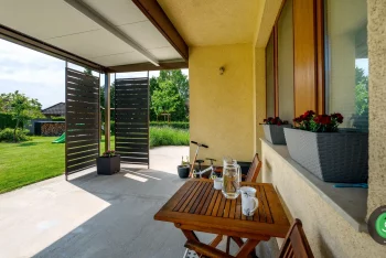 GARDEON-Pergola vor dem Haus 6