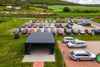 Stahlpergola GARDEON mit Design-Wandelementen 3