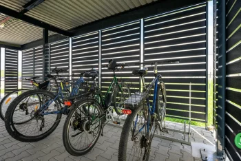 Stahlpergola GARDEON mit Design-Wandelementen 7