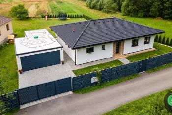 Individuelles Gartenhaus mit Garage