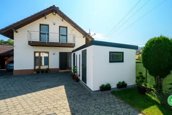 Design-Gartenhaus, das sich jedem Einfamilienhaus anpassen lässt