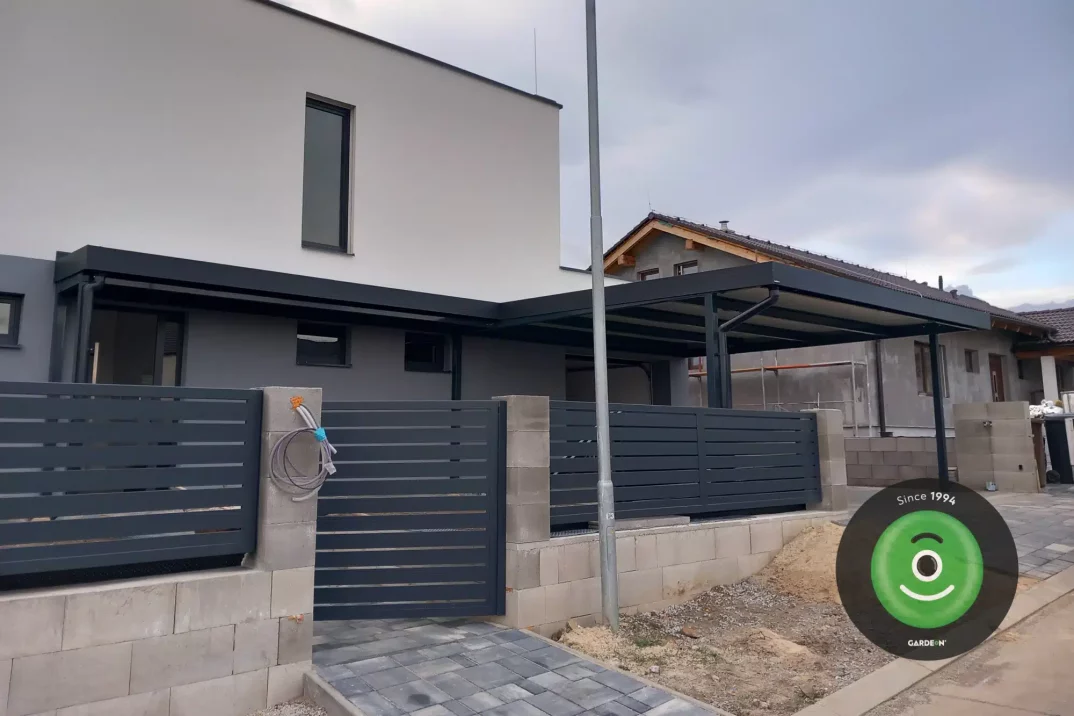 Überdachung des Eingangs