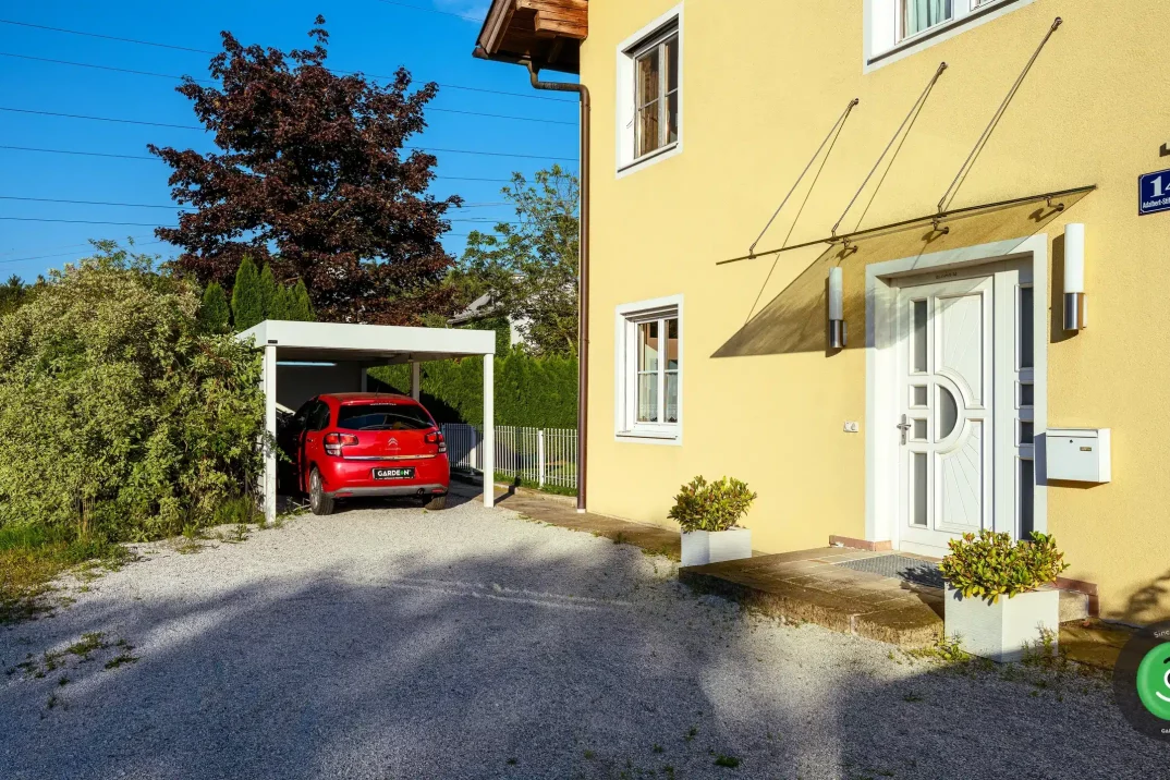 Designvolles Gartenhaus, das zu jedem Familienhaus passt