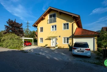 Modernes Gartenhaus mit GARDEON carport für ein auto