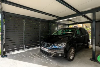 Designvolles Gartenhaus, das zu jedem Familienhaus passt