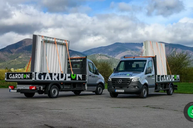 GARDEON-Pritschenwagen, mit denen die Montage durchgeführt wird