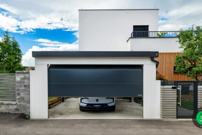 Carport mit Garagentor