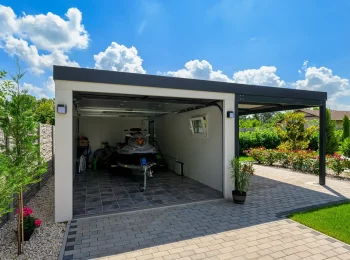 Roller in einer Garage mit Überdachung