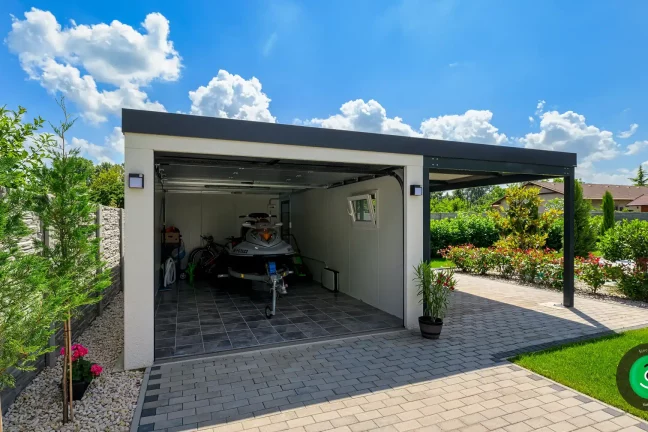 Roller in einer Garage mit Überdachung