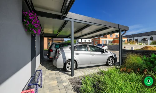 Doppelgaragenschuppen mit minimalistischem Erscheinungsbild und schützendem Dach