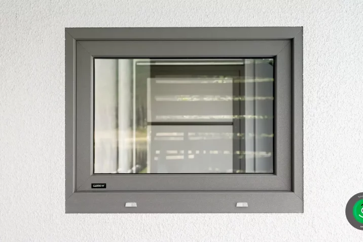 Detailfoto des Gartenhaus-Fensters