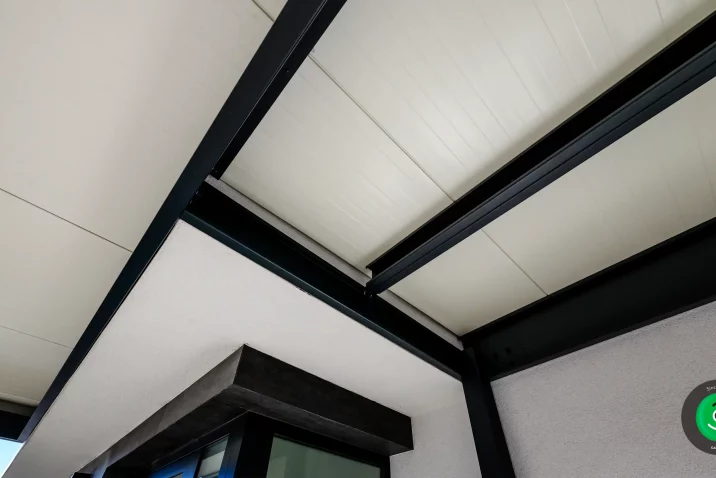 Nahaufnahme der oberen Wand der Überdachung