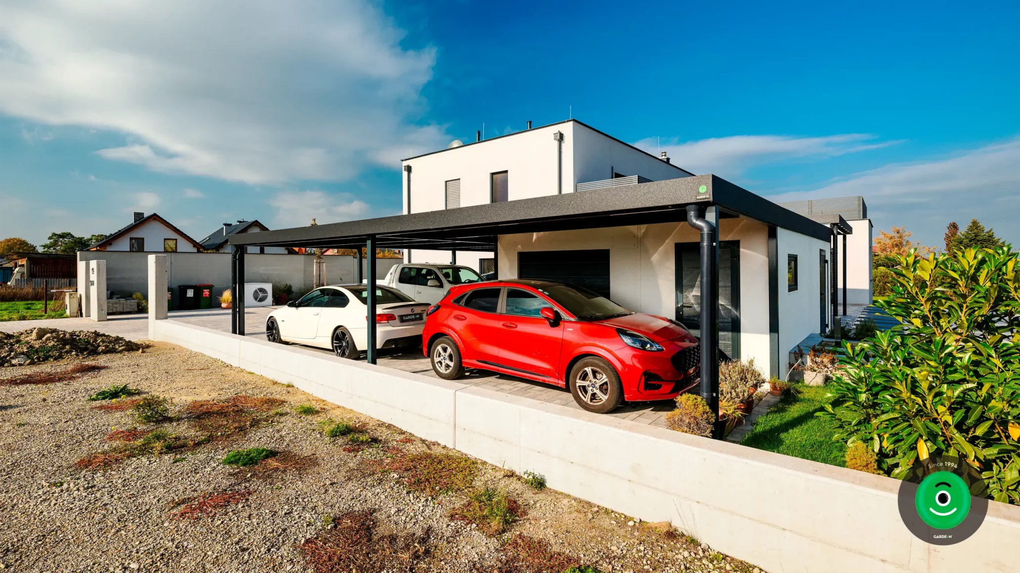 Carport für 3 Autos direkt neben der Garage