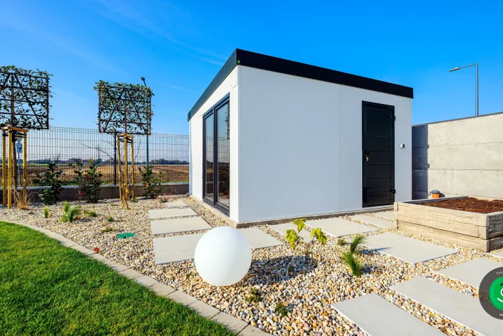 Seitentür des Gartenhauses