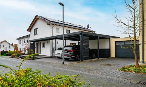 Großer Carport für zwei Autos