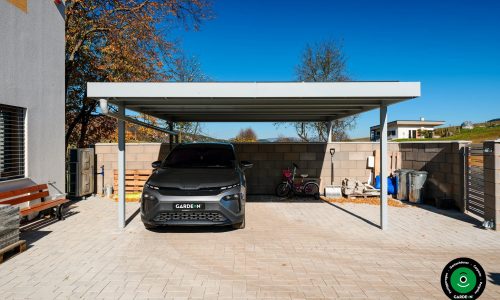 Überdachter Doppel Unterstand der Autos vor Wetter schützt