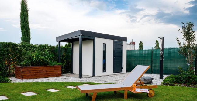 Gartenhaus mit Pergola