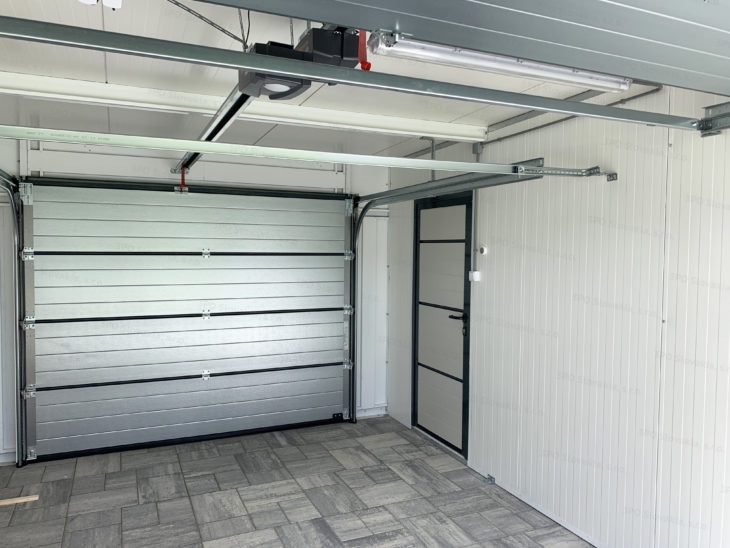 Isolierte Fertiggaragen: Metall Garage mit Dämmung | GARDEON